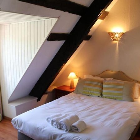 Le Poisson Ivre Bed & Breakfast Dinan Eksteriør bilde