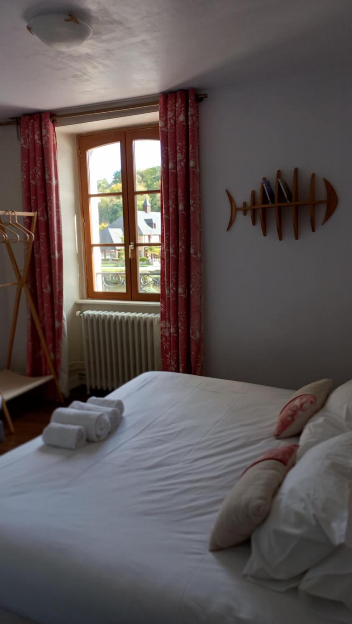 Le Poisson Ivre Bed & Breakfast Dinan Eksteriør bilde